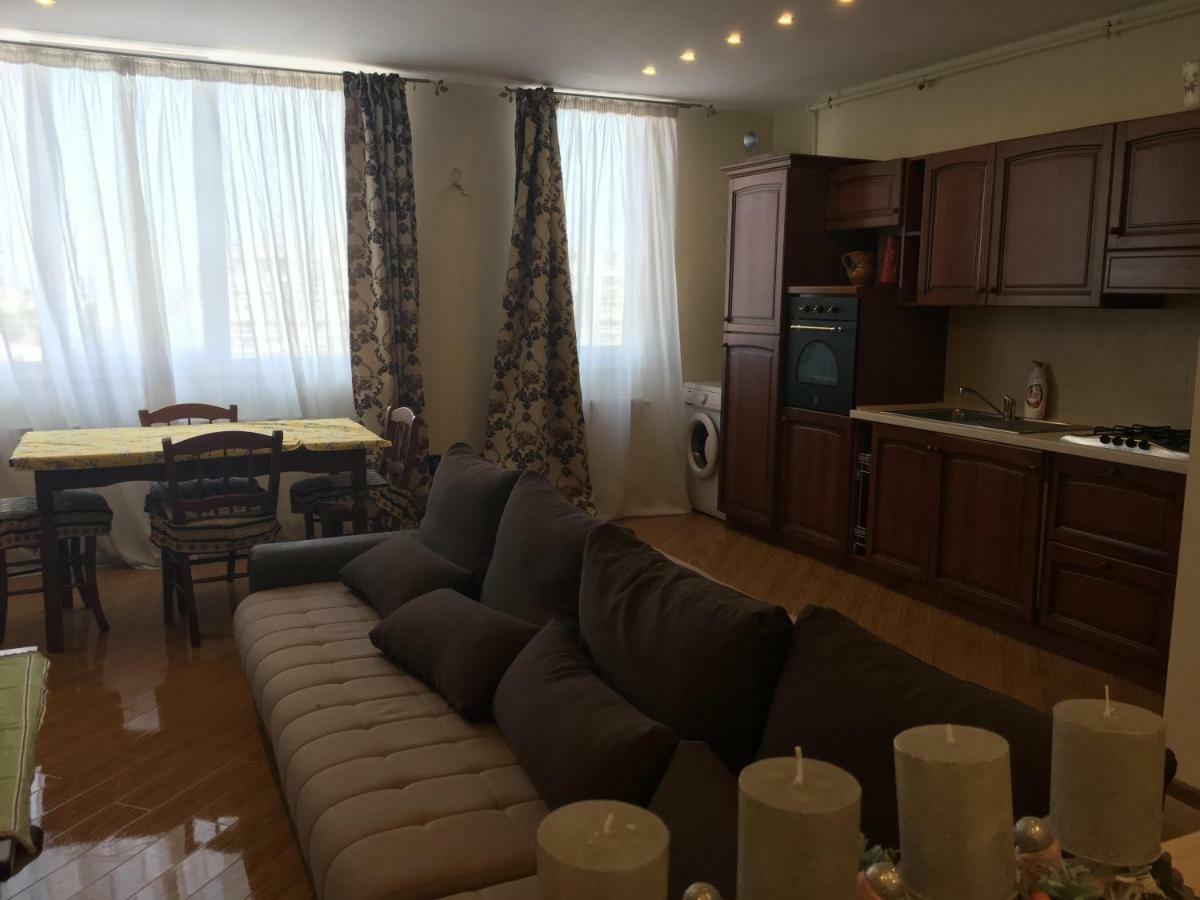 Apartament Valeria Apartment Арад Екстериор снимка