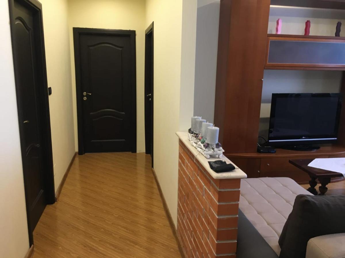 Apartament Valeria Apartment Арад Екстериор снимка